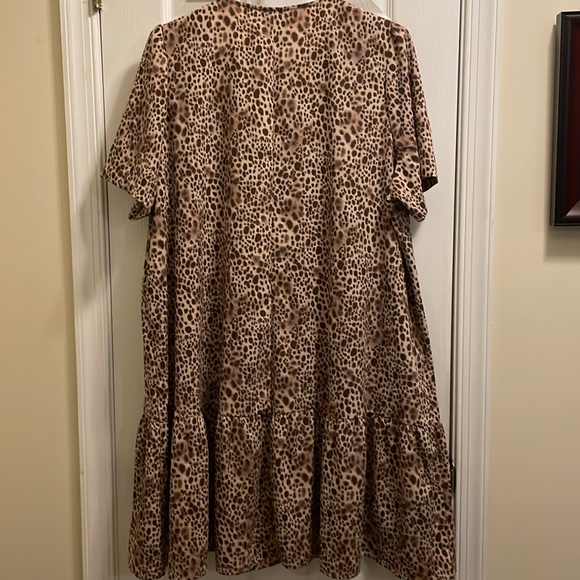 a.new.day Tan/Brown Cheetah V-Neck dense Polyester Tier hem SS Swing Dress - Picture 5 of 5